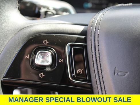 Used 2022 Lincoln Aviator AWD w/ Premium Package image 18