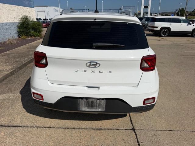 Used 2024 Hyundai Venue SEL FWD image 4