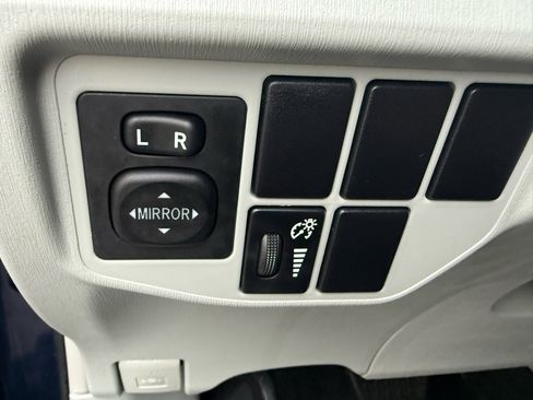 Used 2015 Toyota Prius Three image 35