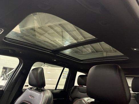 Used 2022 Jeep Grand Cherokee Trailhawk w/ Luxury Tech Group III image 23