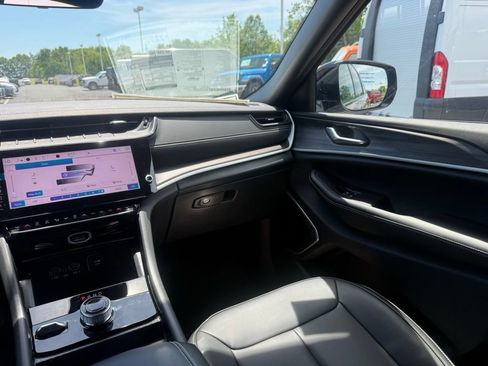 New 2026 Jeep Grand Cherokee L Limited AWD/4WD image 36