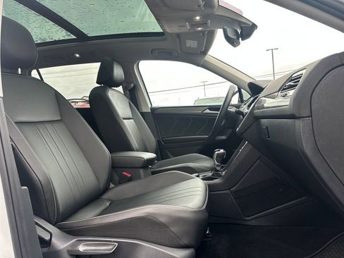 Certified 2022 Volkswagen Tiguan SE w/ Panoramic Sunroof Package image 15