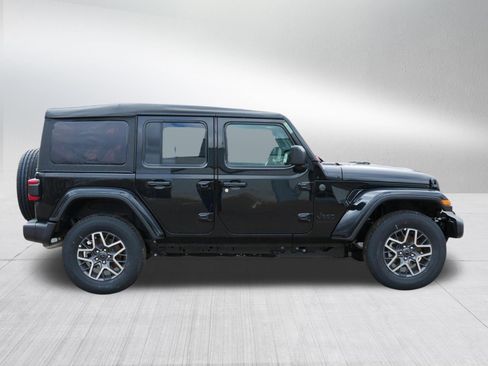 New 2026 Jeep Wrangler Unlimited Sahara AWD/4WD image 8