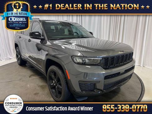 Used 2022 Jeep Grand Cherokee L Laredo image 1