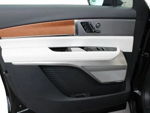 New 2026 Cadillac Vistiq Luxury image 10