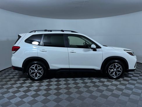 Used 2020 Subaru Forester Premium AWD/4WD image 4