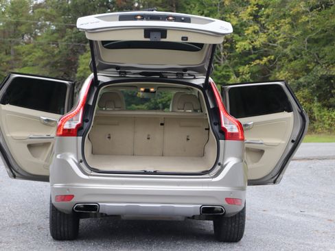 Used 2015 Volvo XC60 T6 image 5