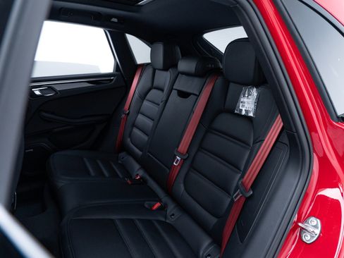 New 2026 Porsche Macan S image 32
