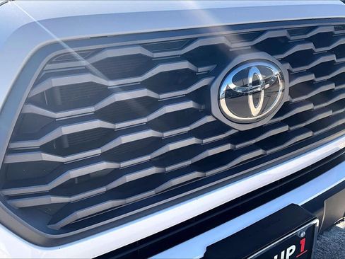 Used 2023 Toyota Tacoma TRD Off-Road w/ Technology Package AWD/4WD image 30