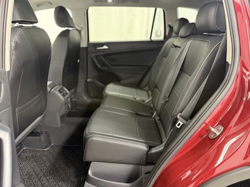 Used 2021 Volkswagen Tiguan SE w/ Panoramic Sunroof Package image 26