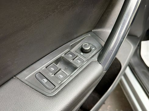 Used 2021 Volkswagen Tiguan SE w/ Panoramic Sunroof Package AWD/4WD image 7