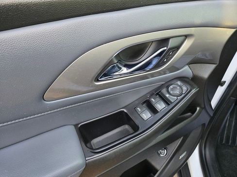 Used 2018 Chevrolet Traverse LT image 36