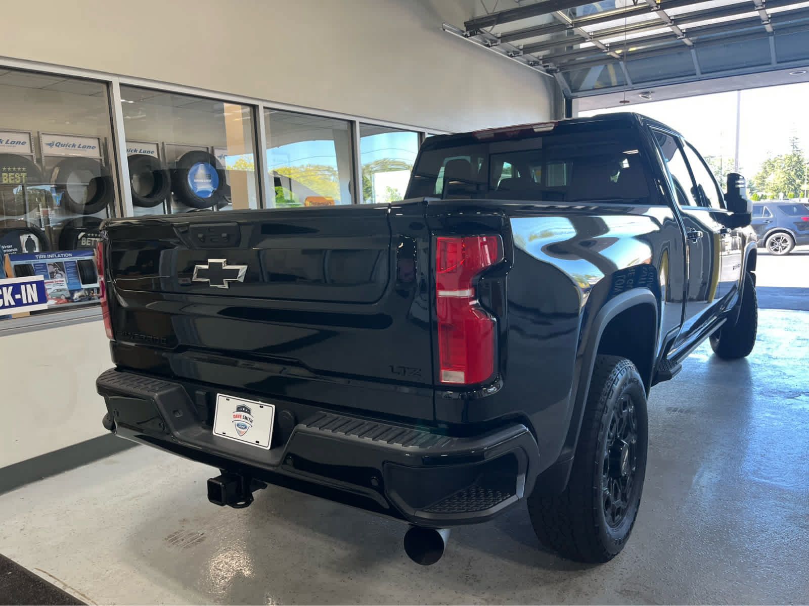 Used 2024 Chevrolet Silverado 2500 LTZ w/ LTZ Plus Package AWD/4WD image 6