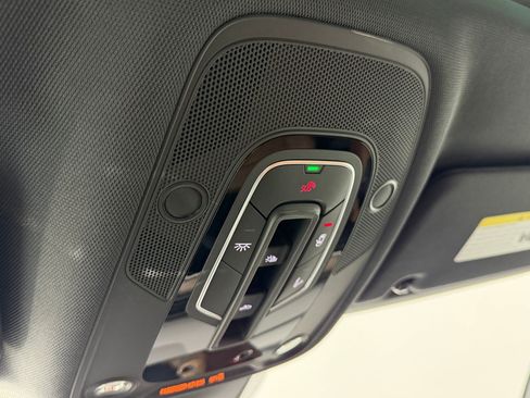 Used 2022 Audi e-tron Premium Plus w/ Premium Plus Package image 22