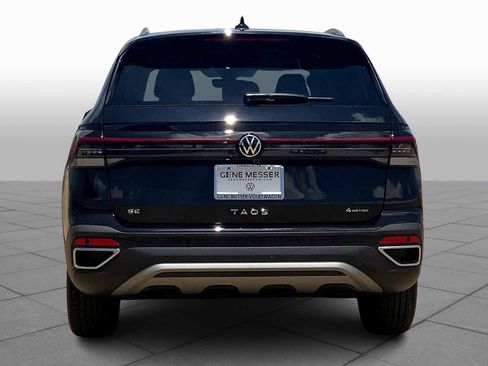Used 2025 Volkswagen Taos SE image 4
