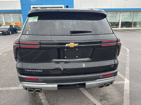 Used 2024 Chevrolet Traverse LT image 4