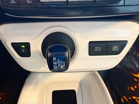 Used 2016 Toyota Prius Four Touring w/ Premium Convenience Package image 25