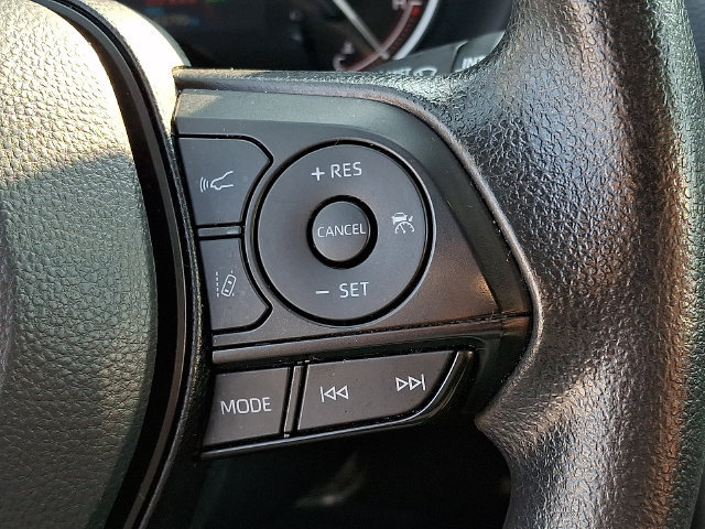 Used 2025 Toyota RAV4 XLE FWD image 22