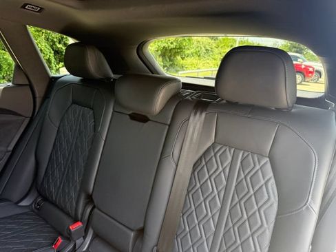 Used 2025 Audi SQ5 Prestige AWD/4WD image 29