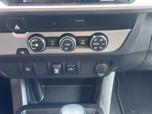 Used 2020 Toyota Tacoma SR5 image 29