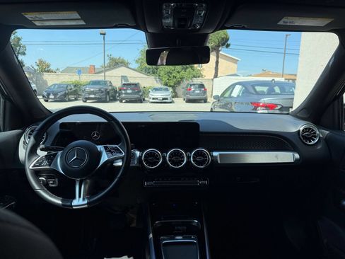 Used 2025 Mercedes-Benz GLB 250 4MATIC image 32