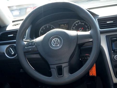 Used 2013 Volkswagen Passat 2.5 S image 23