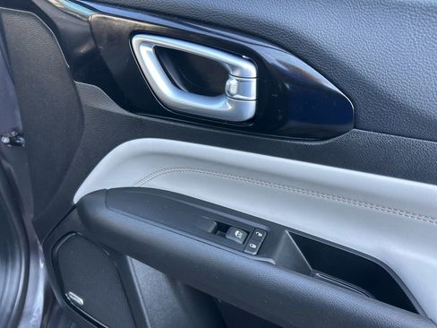 Certified 2022 Jeep Compass Limited w/ Sun and Sound Group image 38