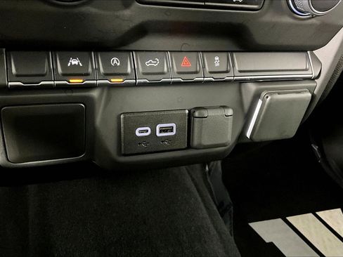 Used 2025 Chevrolet Silverado 1500 Custom image 18