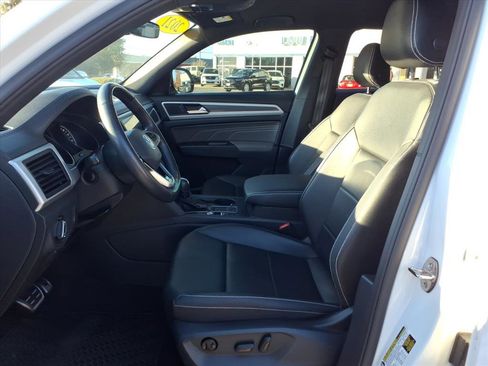 Used 2021 Volkswagen Atlas Cross Sport SE image 28