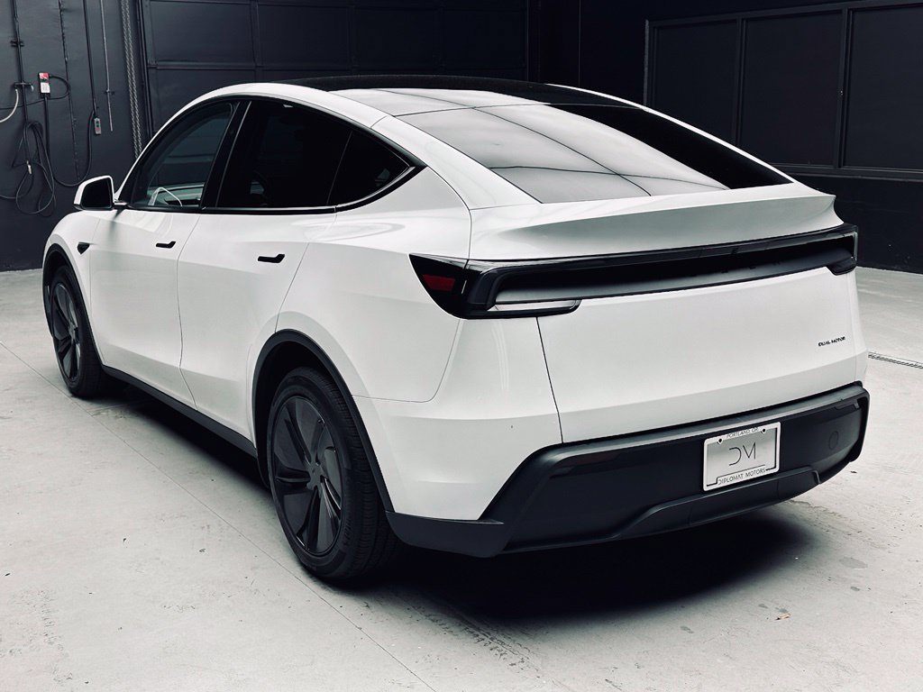 Used 2026 Tesla Model Y AWD image 5