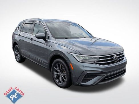 Used 2022 Volkswagen Tiguan SE AWD/4WD image 1