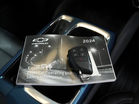 Used 2024 Chevrolet Equinox EV LT FWD image 19