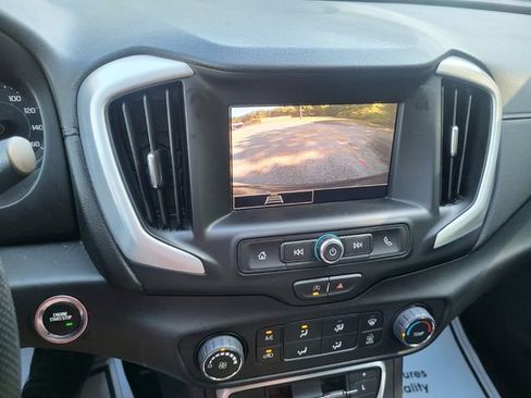 Used 2024 GMC Terrain SLE FWD image 16
