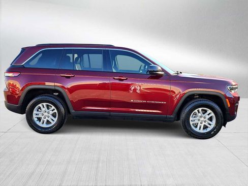 Used 2025 Jeep Grand Cherokee Laredo w/ Luxury Tech Group I image 9