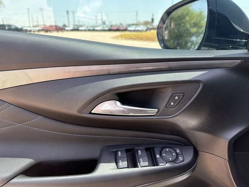 Used 2025 Buick Envista Sport Touring w/ Convenience I Package FWD image 9