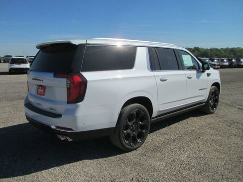 New 2026 GMC Yukon XL Denali w/ Denali Reserve Package AWD/4WD image 4