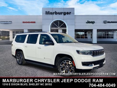 Used 2024 Jeep Wagoneer L Series III w/ Flexible Seating Group AWD/4WD image 1