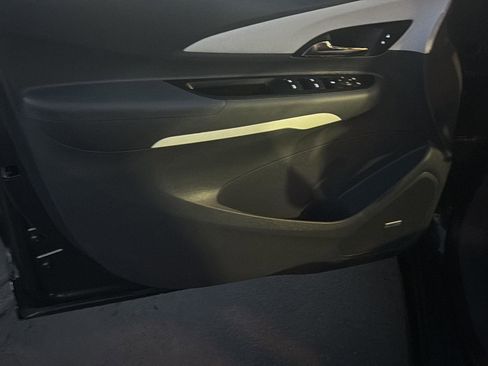 Used 2020 Chevrolet Bolt Premier w/ Infotainment Package image 27