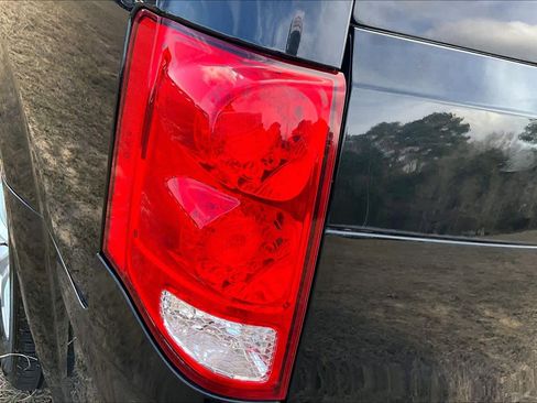 Used 2020 Dodge Grand Caravan SXT image 26