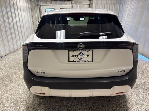 Used 2025 Nissan Kicks SV AWD/4WD image 5