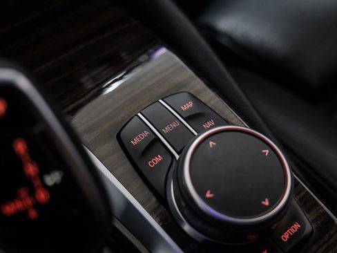 Used 2019 BMW 530i w/ Convenience Package image 30