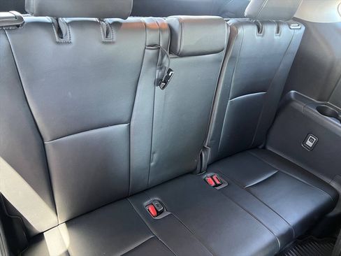 Used 2022 Toyota Highlander XLE AWD/4WD image 11