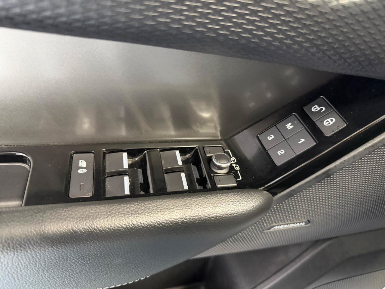 Used 2018 Land Rover Range Rover Velar S AWD/4WD image 13