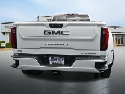 Used 2024 GMC Sierra 3500 Denali Ultimate AWD/4WD image 4