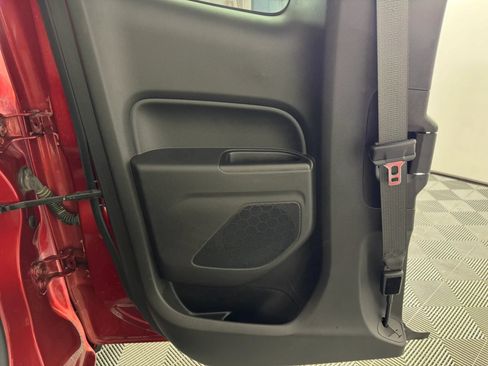 Used 2015 Chevrolet Colorado Z71 AWD/4WD image 33