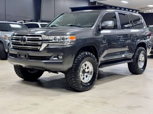Used 2016 Toyota Land Cruiser image 7