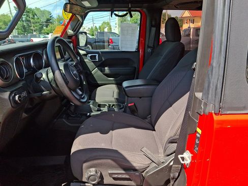 Certified 2022 Jeep Wrangler Sport AWD/4WD image 13