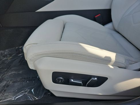 Used 2025 BMW 530i w/ Premium Package image 29