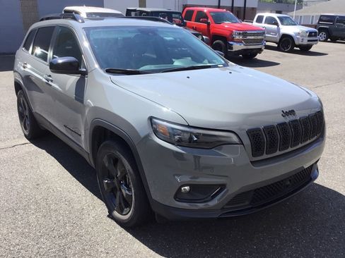 Used 2023 Jeep Cherokee Altitude Lux w/ Lux Elite Package AWD/4WD image 2