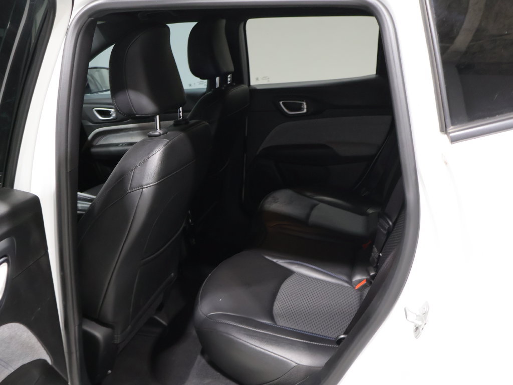 Used 2025 Jeep Compass Latitude AWD/4WD image 18